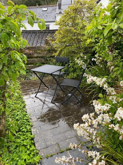 Fuchsia Cottage Flushing ภายนอก รูปภาพ